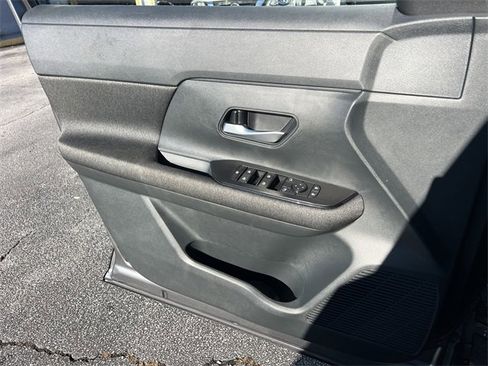 Certified 2025 Nissan Kicks SV image 15