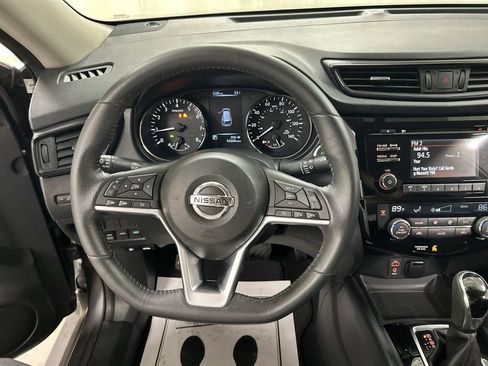 Used 2017 Nissan Rogue SV AWD/4WD image 4