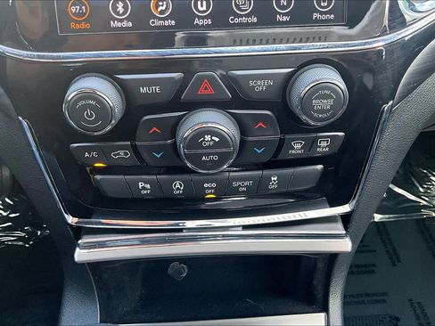 Used 2019 Jeep Grand Cherokee Altitude image 30