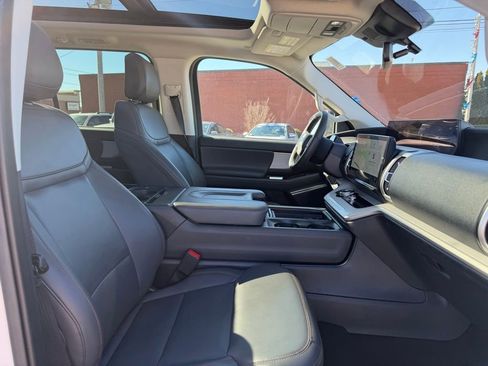 Used 2025 Ford Expedition Active image 36