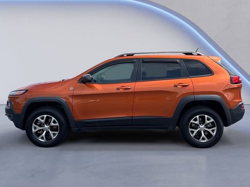 Used 2015 Jeep Cherokee Trailhawk w/ Comfort/Convenience Group AWD/4WD image 2