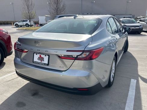 Used 2025 Toyota Camry LE image 3