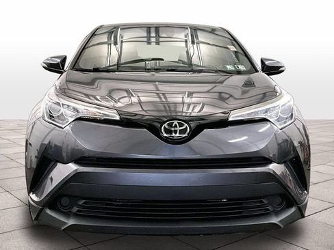 Used 2019 Toyota C-HR XLE FWD image 3