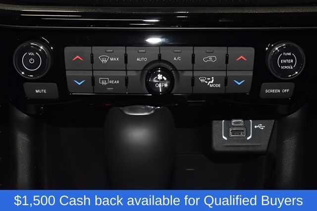 New 2026 Jeep Compass Latitude w/ Sun and Sound Group AWD/4WD image 19