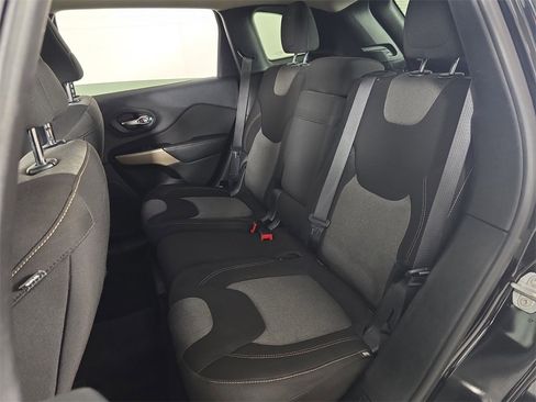 Used 2017 Jeep Cherokee Altitude image 16