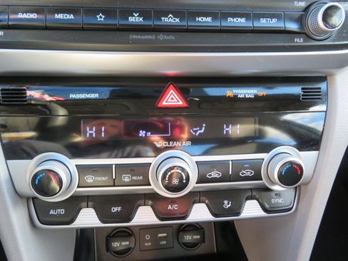 Used 2020 Hyundai Elantra SEL image 27