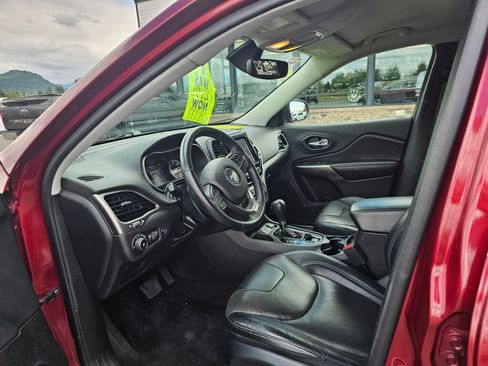 Used 2019 Jeep Cherokee Limited w/ Luxury Group FWD image 16