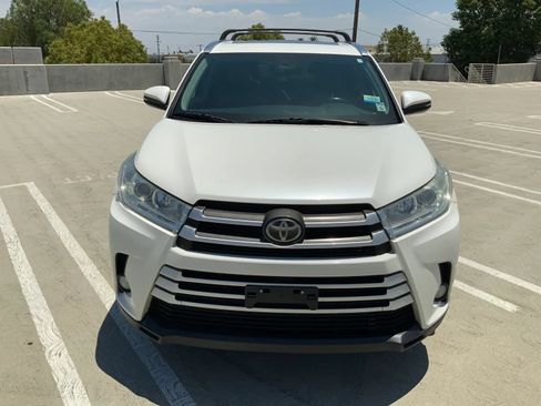 Used 2018 Toyota Highlander XLE FWD image 3