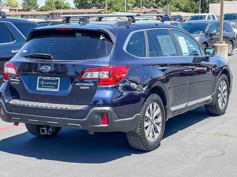 Used 2018 Subaru Outback 3.6R Touring w/ Popular Package #3 AWD/4WD image 4
