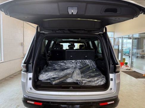 New 2026 Jeep Grand Wagoneer L 4WD w/ Premium Group I image 36