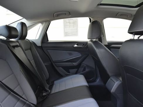 Used 2025 Volkswagen Jetta SE FWD image 24