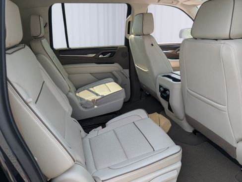 Used 2023 GMC Yukon XL Denali AWD/4WD image 12