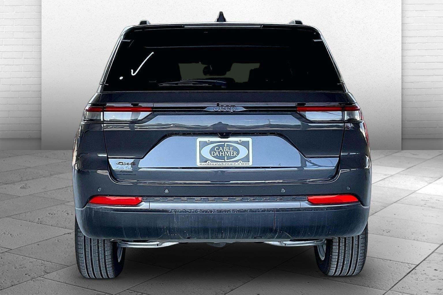 New 2026 Jeep Grand Cherokee Limited w/ Limited Altitude Package AWD/4WD image 4