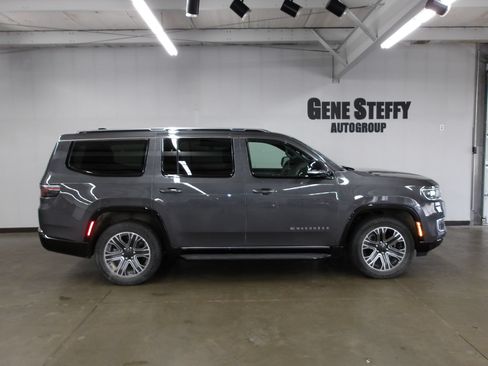 Used 2024 Jeep Wagoneer Series II w/ Flexible Seating Group AWD/4WD image 2