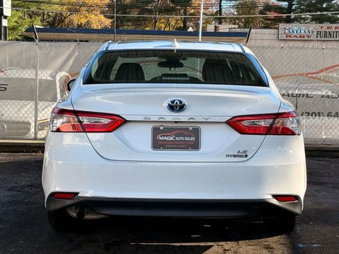 Used 2020 Toyota Camry LE image 10