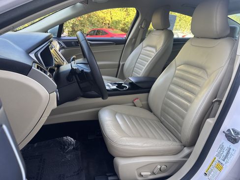 Used 2016 Ford Fusion SE w/ Equipment Group 202A FWD image 5