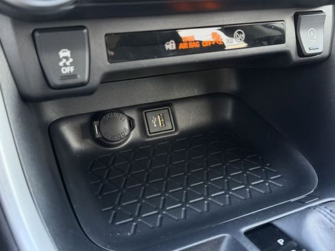 Used 2025 Toyota RAV4 XLE FWD image 18