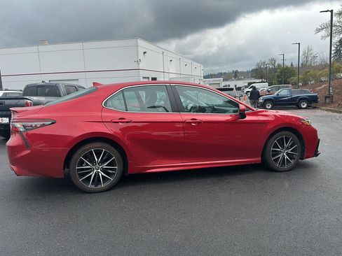 Certified 2021 Toyota Camry SE image 4