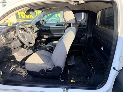 Used 2020 Toyota Tacoma SR image 10