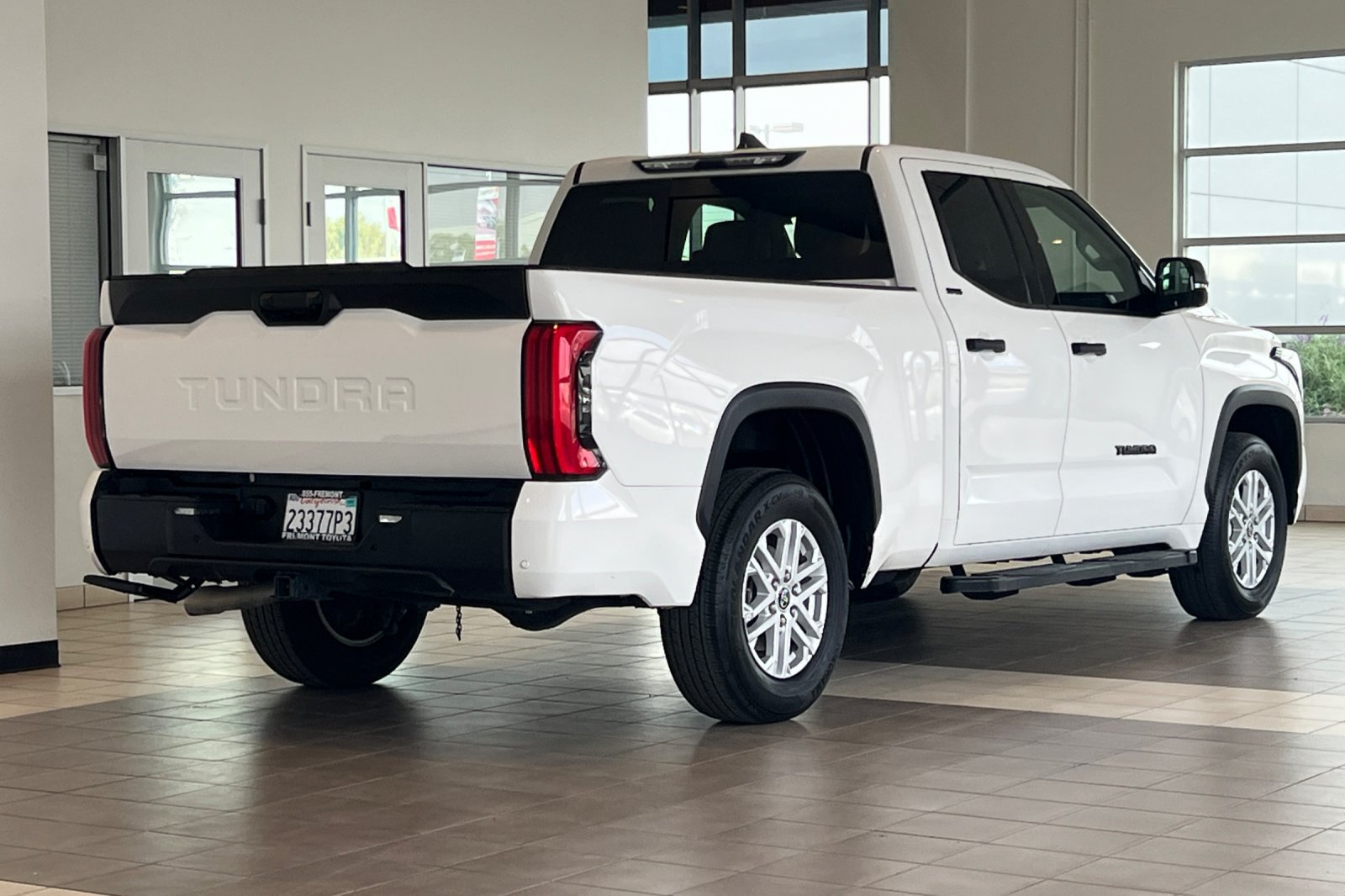Used 2022 Toyota Tundra SR5 w/ SR5 Convenience Package RWD image 4