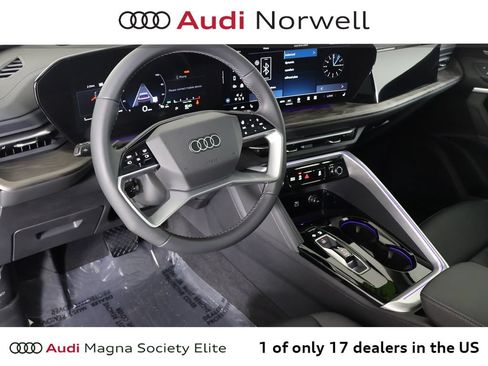 Used 2025 Audi Q5 Premium Plus w/ Premium Plus AWD/4WD image 2