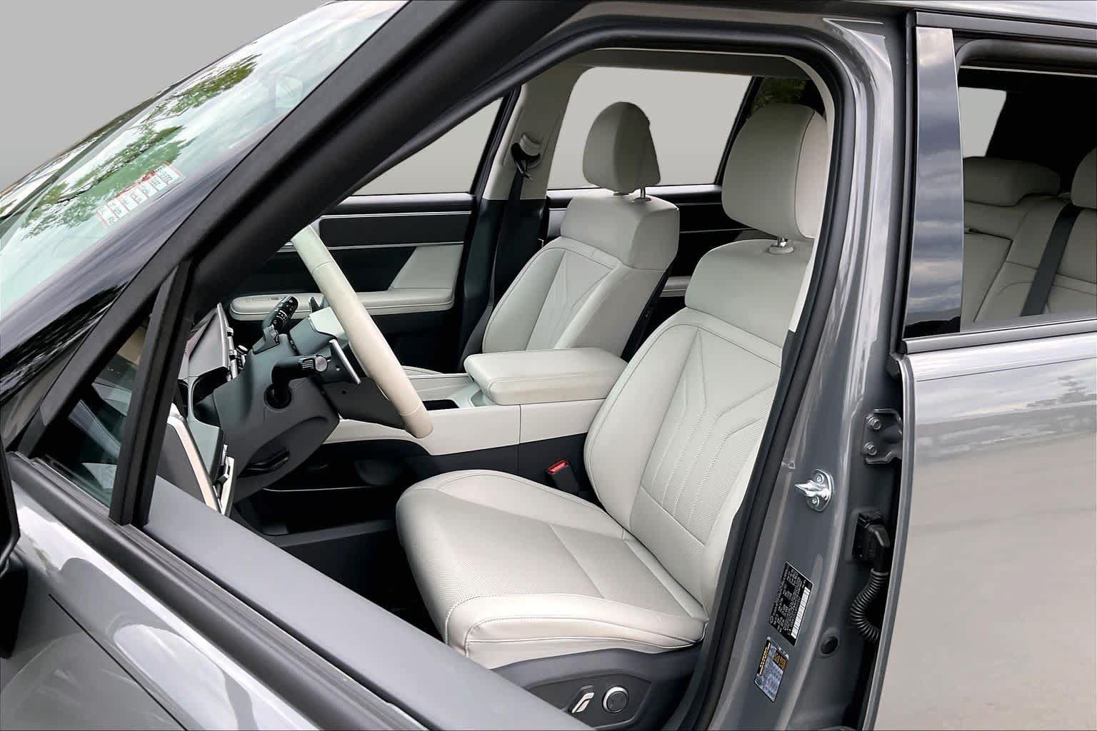 Used 2025 Hyundai Santa Fe SEL AWD/4WD image 8