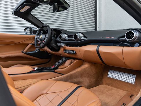 Used 2022 Ferrari 812 GTS RWD image 10