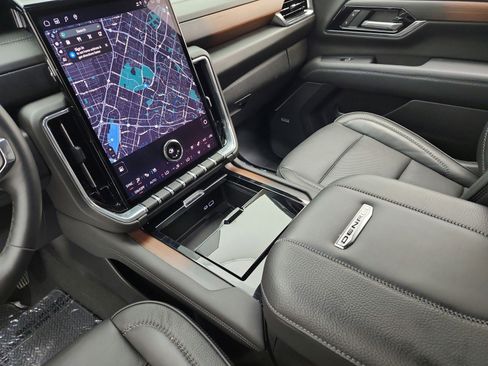 Used 2025 GMC Yukon Denali AWD/4WD image 11