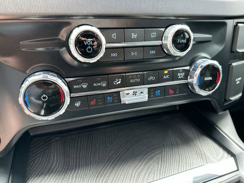 Used 2024 Ford F250 Platinum AWD/4WD image 19