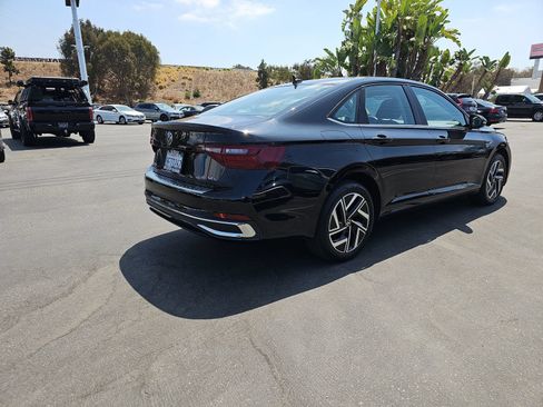 Used 2023 Volkswagen Jetta SEL FWD image 5