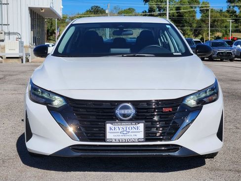 Used 2025 Nissan Sentra SR FWD image 2