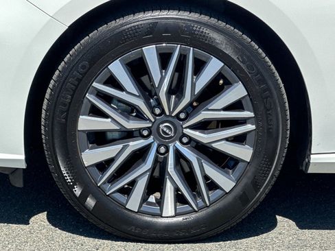 Used 2025 Nissan Altima 2.5 SV FWD image 25