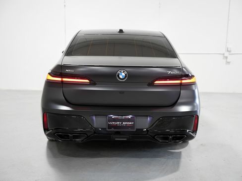 Used 2023 BMW 760i xDrive w/ Executive Package image 5