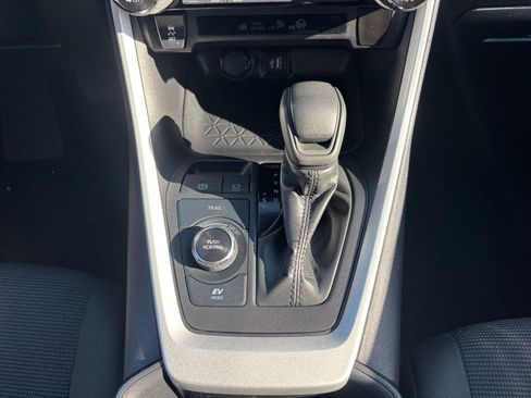 Used 2025 Toyota RAV4 LE image 41