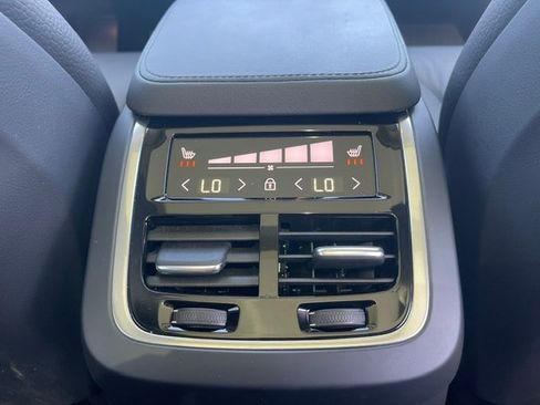 Used 2025 Volvo XC90 T8 Plus w/ Protection Package Premier AWD/4WD image 9
