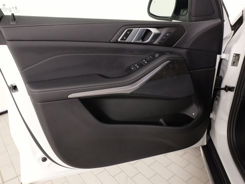 Used 2022 BMW X5 xDrive45e w/ Parking Assistance Package AWD/4WD image 27