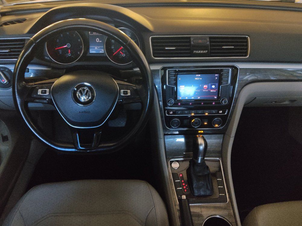 Used 2018 Volkswagen Passat 2.0T SE w/ SE Lighting Package FWD image 22
