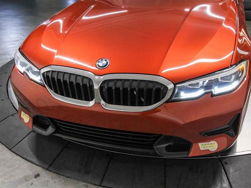 Used 2022 BMW 330e xDrive w/ Premium Package image 11