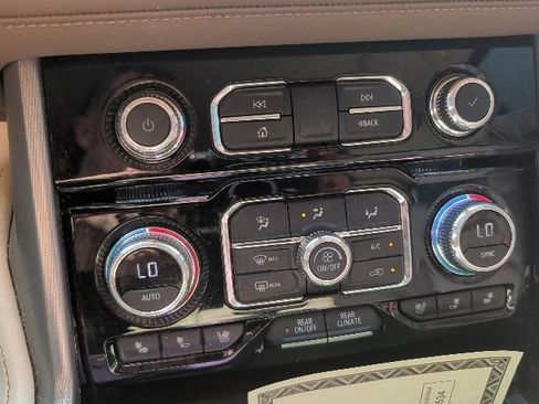 Used 2022 GMC Yukon XL Denali AWD/4WD image 20