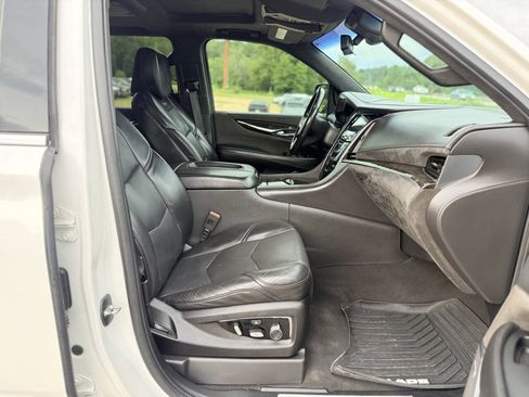 Used 2019 Cadillac Escalade Platinum RWD image 26