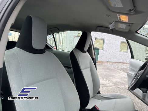 Used 2012 Toyota Prius C Four image 31