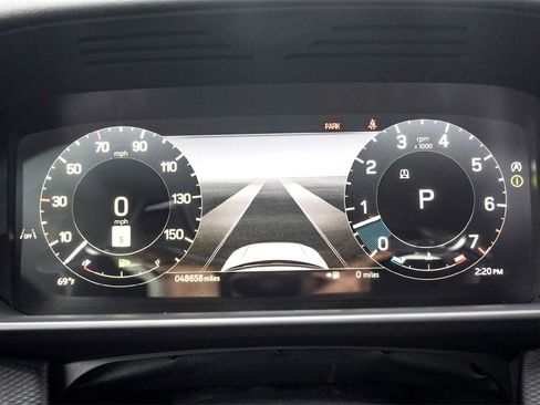 Used 2024 Land Rover Discovery Dynamic SE image 22