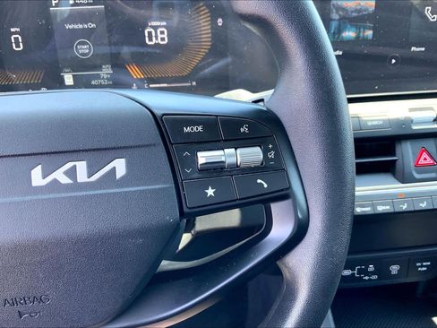 Used 2025 Kia K4 FWD image 25