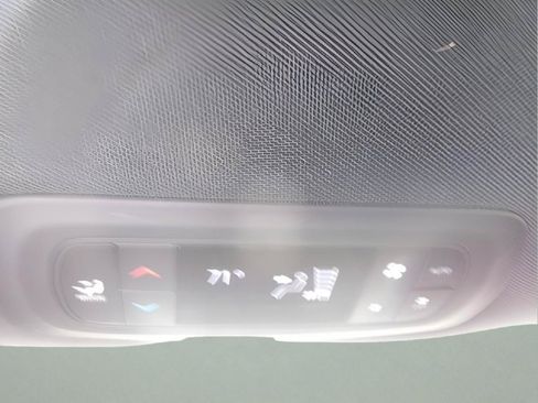 Used 2025 Chrysler Pacifica Select FWD image 12