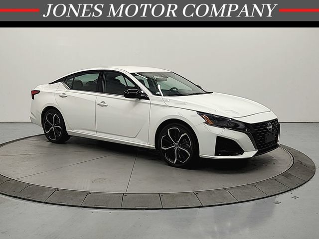 Used 2024 Nissan Altima 2.5 SR FWD image 1