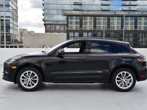 Certified 2026 Porsche Macan AWD/4WD image 2