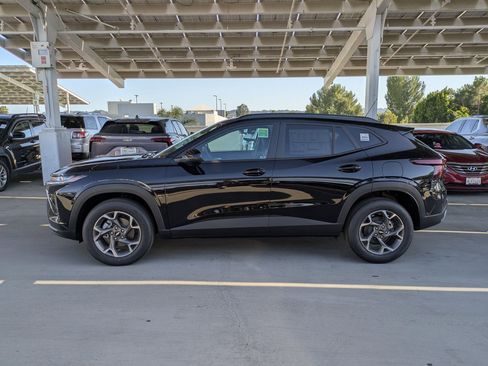 New 2026 Chevrolet Trax LT w/ Driver Confidence Package image 3