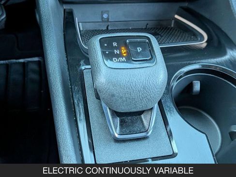 Certified 2025 Nissan Rogue SL FWD image 16