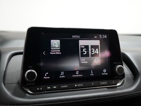 Used 2024 Nissan Rogue SV image 25