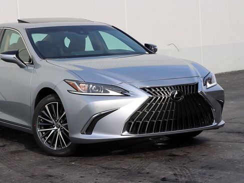 New 2025 Lexus ES 350 w/ Premium Package image 2